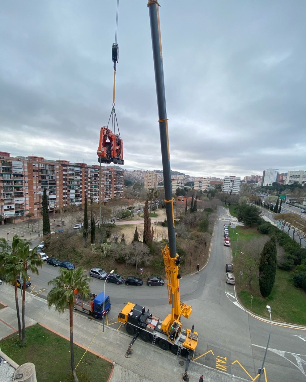 minigruas-barcelona-camiongrua-ventosa-gruasconventosa-minigruaraña-grua-ventosa-vidrio-minigrua-minicrane-gruas-7